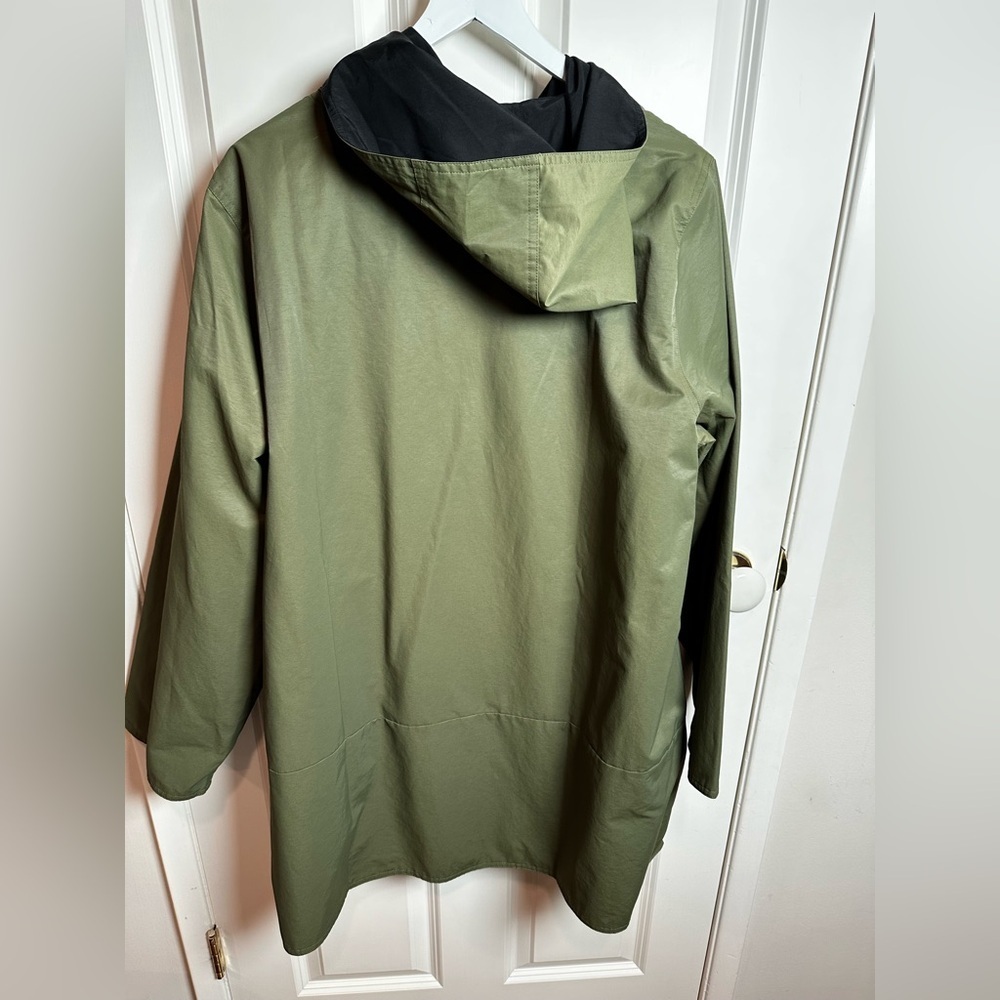 Eileen Fisher Black and green reversible Hooded Raincoat - Picture 10 of 10